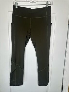 Lululemon Dark Green Cropped Leggings. Size 6